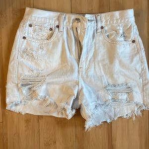 American Eagle 90s boyfriend short